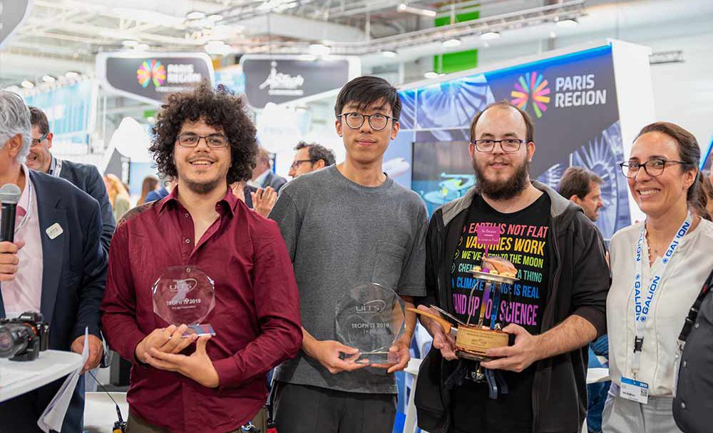 Trophées IUTS 2 De gauche à droite : Noureddine Guellil, Yipeng ZHANG, Jef CANALS-RICLOT