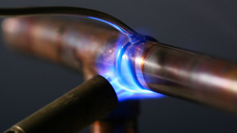 Propane_torch_soldering_copper_pipe